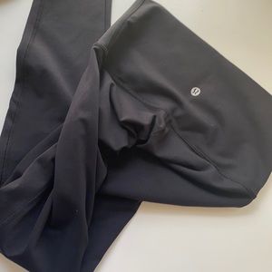 LULULEMON size 6 wonder leggings!